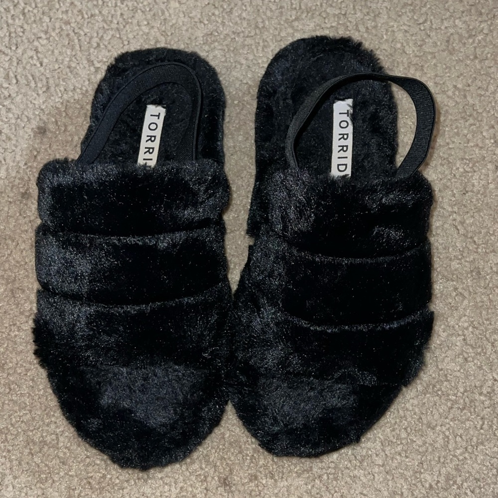 Outdoor slippers with strap